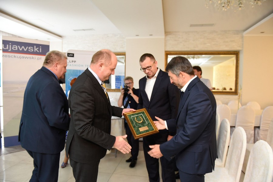 Rozpoczynające inwestycję LPP w Brześciu Kujawskim spotkanie kierownictwa grupy oraz samorządowych władz województwa, powiatu i gminy z dziennikarzami, fot. Łukasz Piecyk dla UMWKP