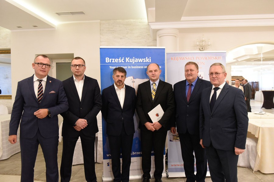 Rozpoczynające inwestycję LPP w Brześciu Kujawskim spotkanie kierownictwa grupy oraz samorządowych władz województwa, powiatu i gminy z dziennikarzami, fot. Łukasz Piecyk dla UMWKP