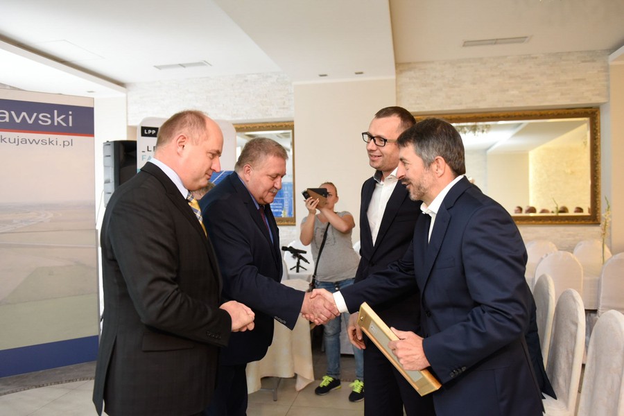 Rozpoczynające inwestycję LPP w Brześciu Kujawskim spotkanie kierownictwa grupy oraz samorządowych władz województwa, powiatu i gminy z dziennikarzami, fot. Łukasz Piecyk dla UMWKP