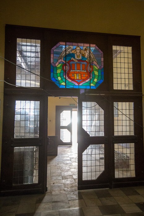 Wizyta marszałka Piotra Całbeckiego w przebudowywanym pałacu Dąmbskich, fot. Szymon Zdziebło/tarantoga.pl