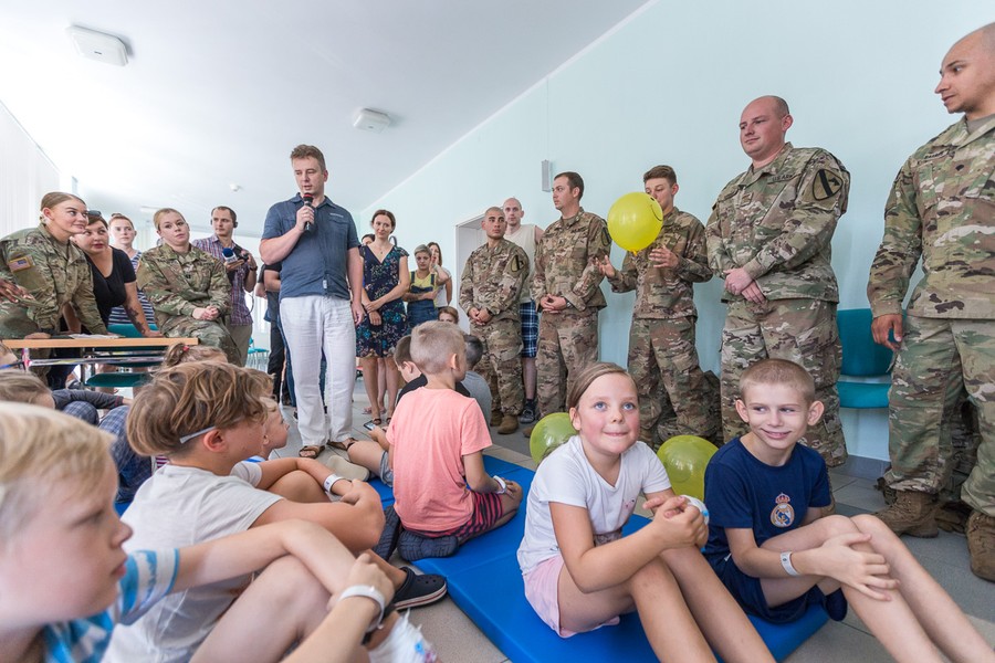 Spotkanie żołnierzy z małymi pacjentami Wojewódzkiego Szpitala Zespolonego w Toruniu, fot. Szymon Zdziebło/Tarantoga.pl