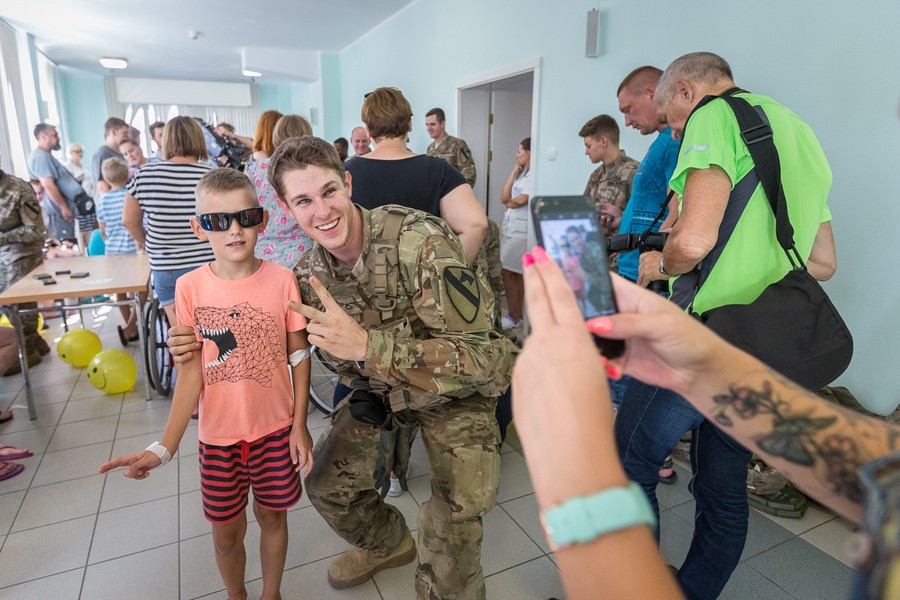 Spotkanie żołnierzy z małymi pacjentami Wojewódzkiego Szpitala Zespolonego w Toruniu, fot. Szymon Zdziebło/Tarantoga.pl