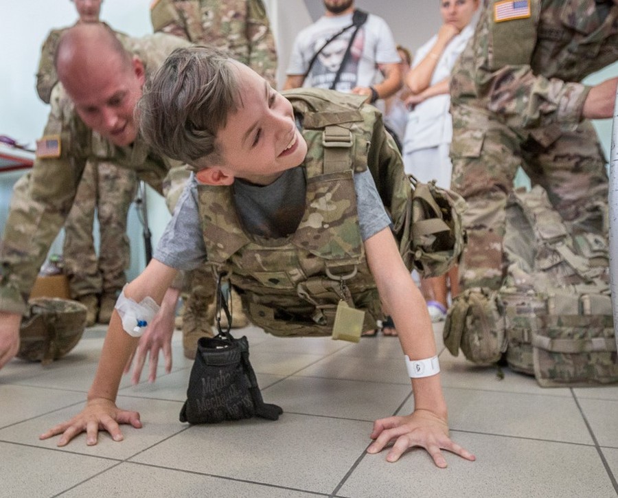 Spotkanie żołnierzy z małymi pacjentami Wojewódzkiego Szpitala Zespolonego w Toruniu, fot. Szymon Zdziebło/Tarantoga.pl