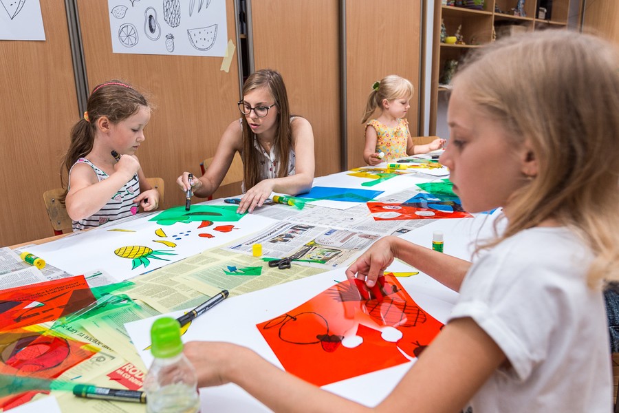 Wakacyjne warsztaty plastyczne w Galerii i Ośrodku Plastycznej Twórczości Dziecka, fot. Szymon Zdziebło/tarantoga.pl