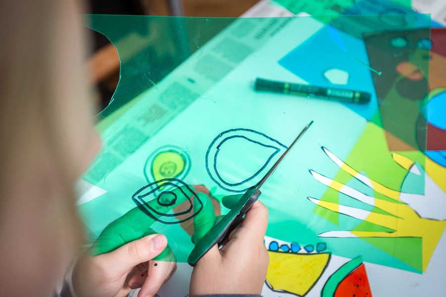 Wakacyjne warsztaty plastyczne w Galerii i Ośrodku Plastycznej Twórczości Dziecka, fot. Szymon Zdziebło/tarantoga.pl