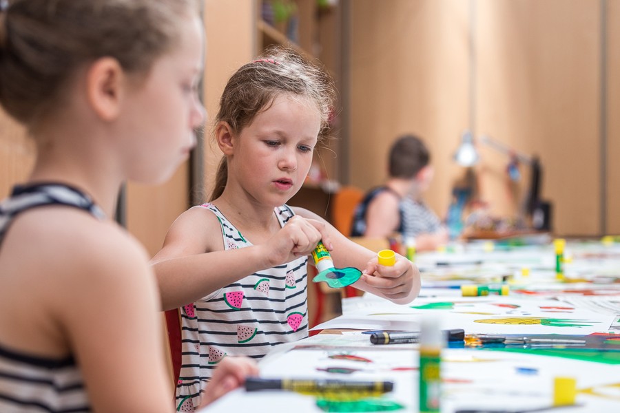 Wakacyjne warsztaty plastyczne w Galerii i Ośrodku Plastycznej Twórczości Dziecka, fot. Szymon Zdziebło/tarantoga.pl