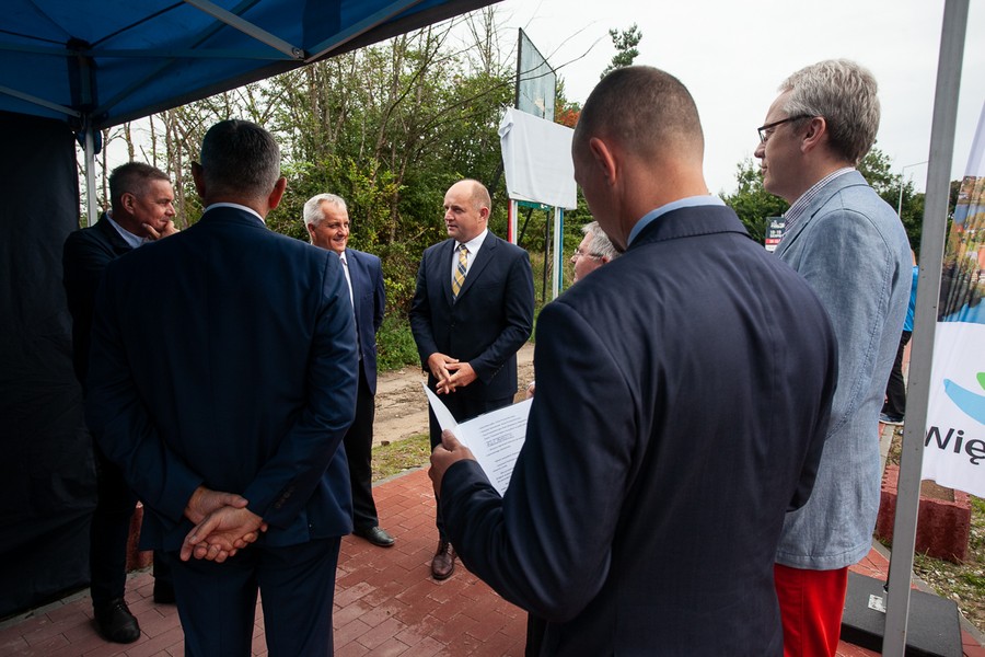 Uroczystość otwarcia ronda w Więcborku, fot. Filip Kowalkowski dla UMWKP