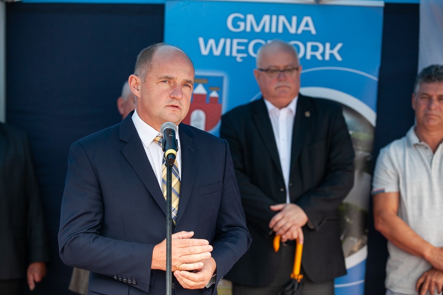 Uroczystość otwarcia ronda w Więcborku, fot. Filip Kowalkowski dla UMWKP