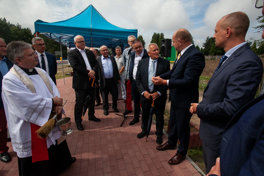 Uroczystość otwarcia ronda w Więcborku, fot. Filip Kowalkowski dla UMWKP