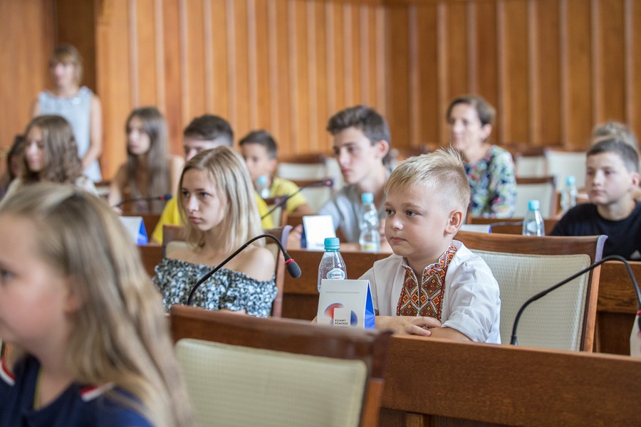 Wizyta dzieci i młodzieży z Ukrainy – spotkanie z marszałkiem, fot. Szymon Ździebło / Tarangotga.pl