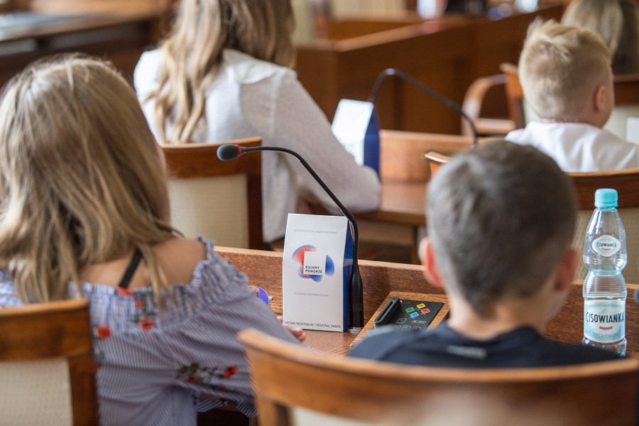 Wizyta dzieci i młodzieży z Ukrainy – spotkanie z marszałkiem, fot. Szymon Ździebło / Tarangotga.pl