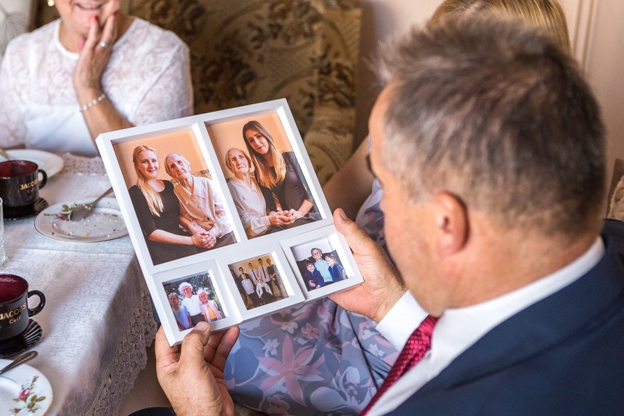 Wizyta przewodniczącego sejmiku Ryszarda Bobera u Moniki Ćwiek, fot. Szymon Zdziebło/tarantoga.pl