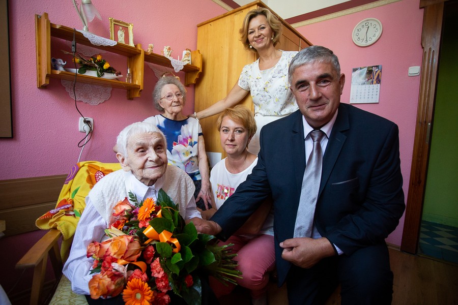 Wizyta radnej województwa Agnieszki Kłopotek u Cecylii Araszewicz, fot. Filip Kowalkowski