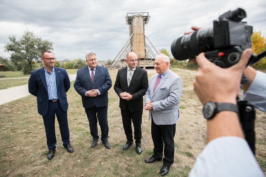 Spotkanie z mediami w Ciechocinku z udziałem marszałka Piotra Całbeckiego, członek zarządu Sławomira Kopyścia, burmistrza Ciechocinka Leszka Dzierżewicza oraz prezesa PUC Marcina Zajączkowskiego, fot. Andrzej Goiński