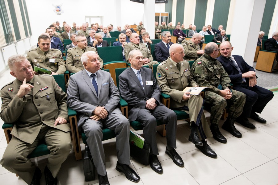 Konferencja „100 lat wojsk rakietowych i artylerii w niepodległej Polsce – rozwój i współczesność artylerii” połączona z uroczystością wręczenia marszałkowskich medalu Unitas Durat, fot. Andrzej Goiński