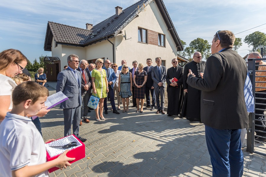Uroczyste otwarcie domu w Unisławiu, fot. Szymon Zdziebło/Tarantoga.pl