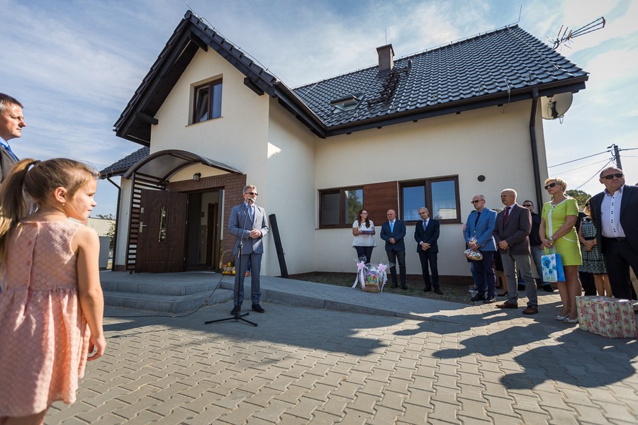 Uroczyste otwarcie domu w Unisławiu, fot. Szymon Zdziebło/Tarantoga.pl
