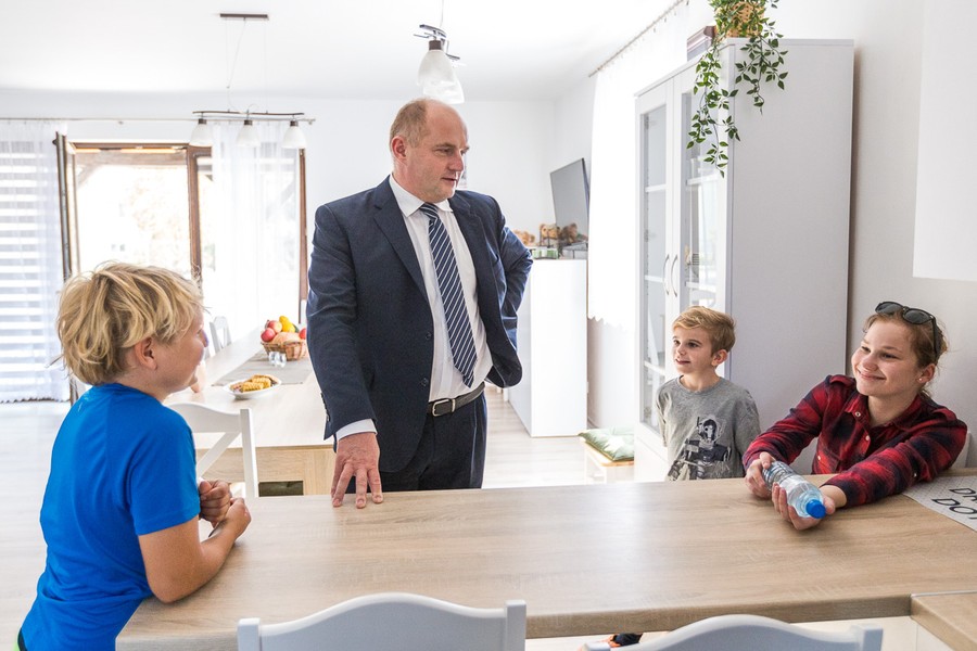 Uroczyste otwarcie domu w Unisławiu, fot. Szymon Zdziebło/Tarantoga.pl