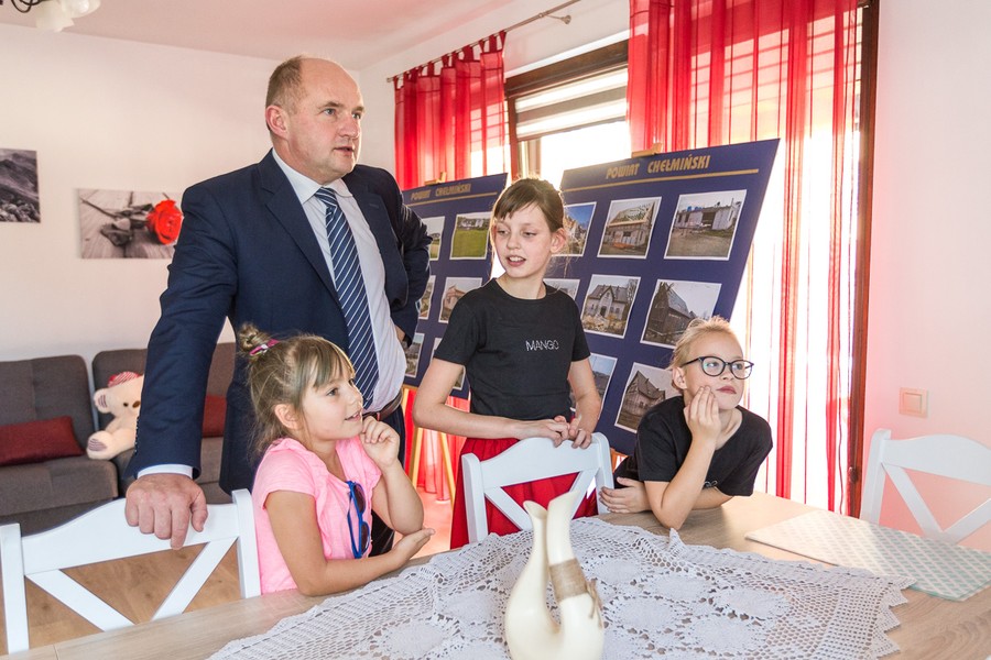 Uroczyste otwarcie domów w Chełmnie, fot. Szymon Zdziebło/Tarantoga.pl