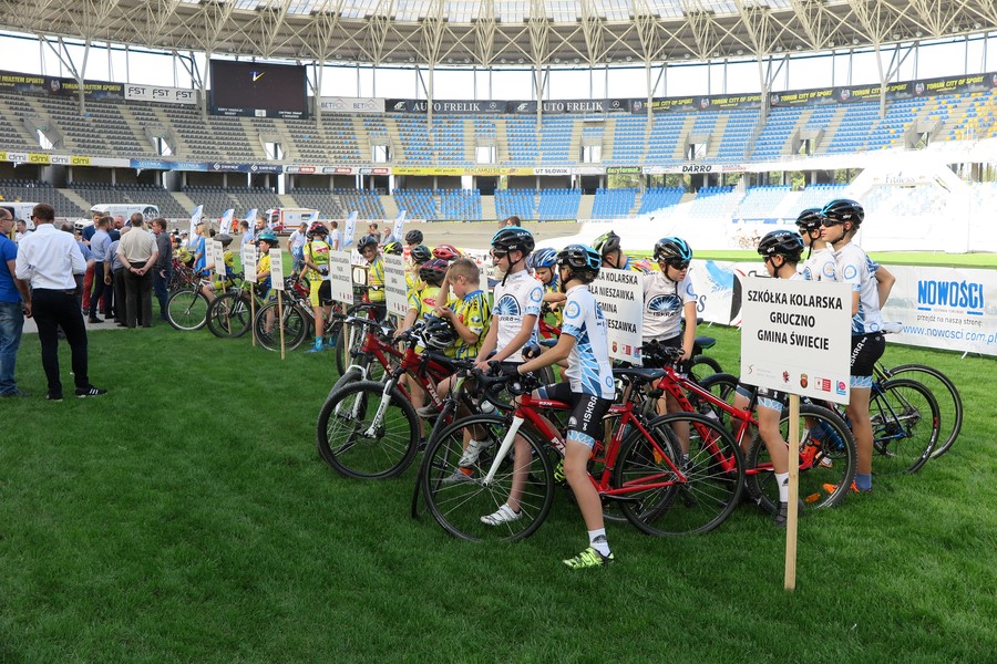 Prezentacja szkółek kolarskich na toruńskiej Motoarenie, fot. archiwum Urzędu Marszałkowskiego