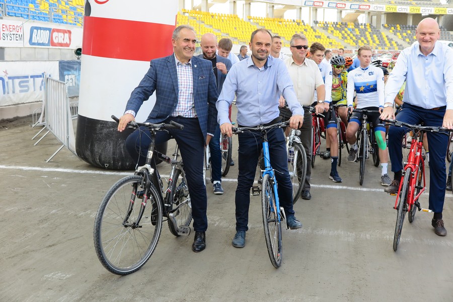 Prezentacja szkółek kolarskich na toruńskiej Motoarenie, fot. archiwum Urzędu Marszałkowskiego