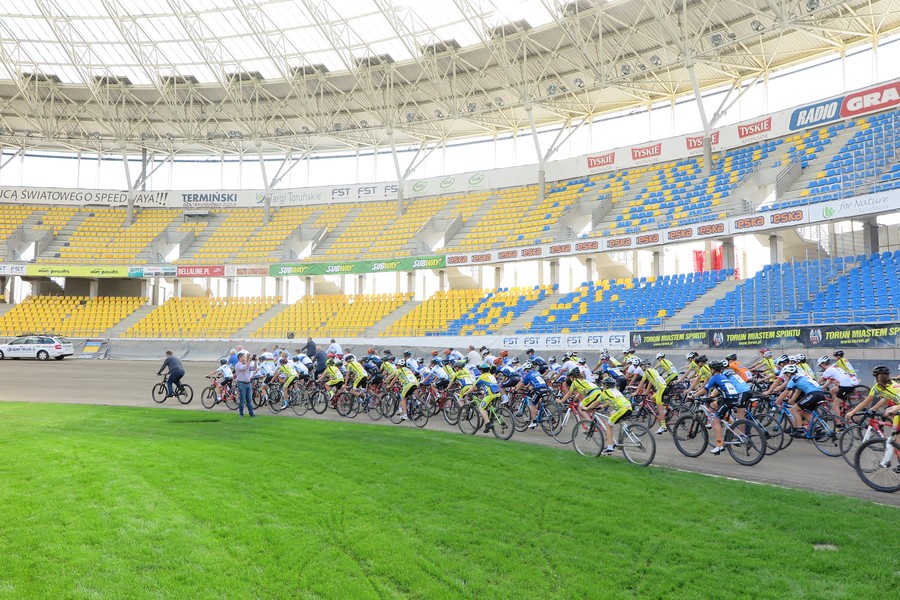 Prezentacja szkółek kolarskich na toruńskiej Motoarenie, fot. archiwum Urzędu Marszałkowskiego