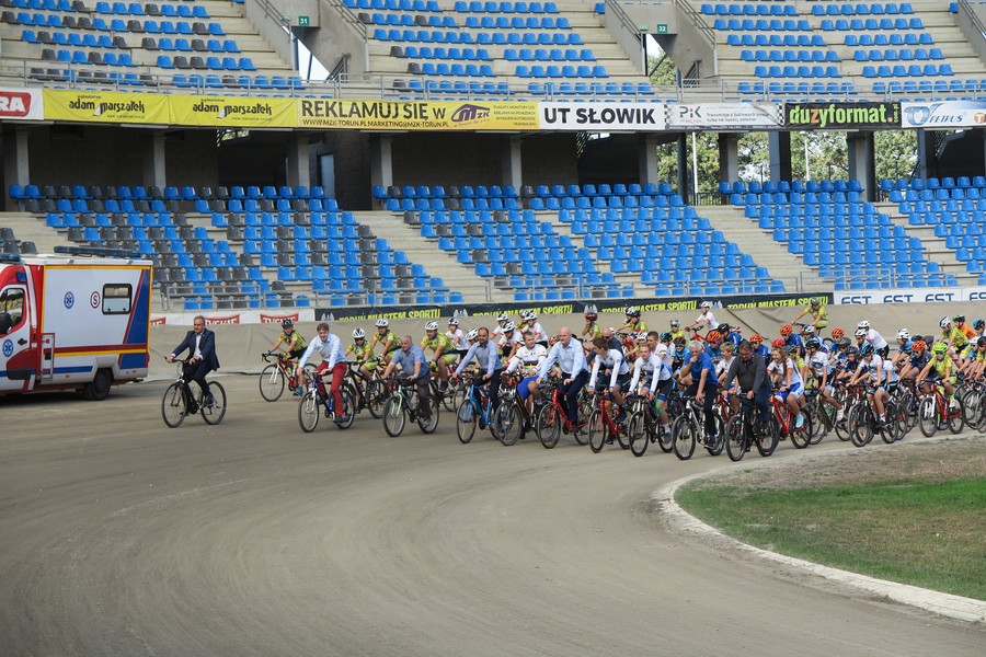 Prezentacja szkółek kolarskich na toruńskiej Motoarenie, fot. archiwum Urzędu Marszałkowskiego