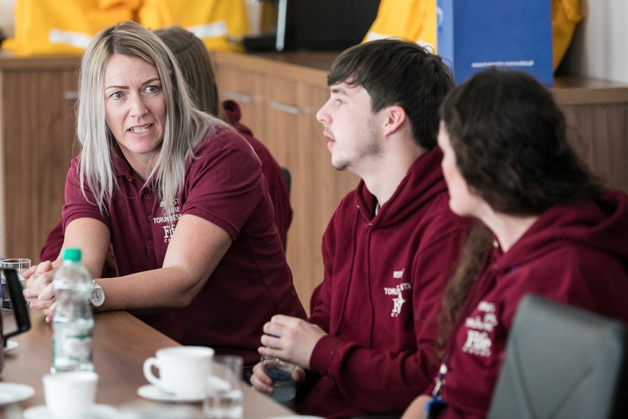 Młodzież z Fife na spotkaniu w Urzędzie Marszałkowskim, fot. Andrzej Goiński/UMWKP