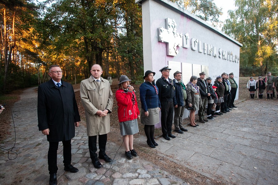 Uroczystość w bydgoskiej „Dolinie Śmierci” połączona ze zbiórką ziemi pod budowę Pomnika Pamięci Ofiar Zbrodni Pomorskiej 1939, fot. Filip Kowalkowski