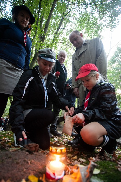 Uroczystość w bydgoskiej „Dolinie Śmierci” połączona ze zbiórką ziemi pod budowę Pomnika Pamięci Ofiar Zbrodni Pomorskiej 1939, fot. Filip Kowalkowski