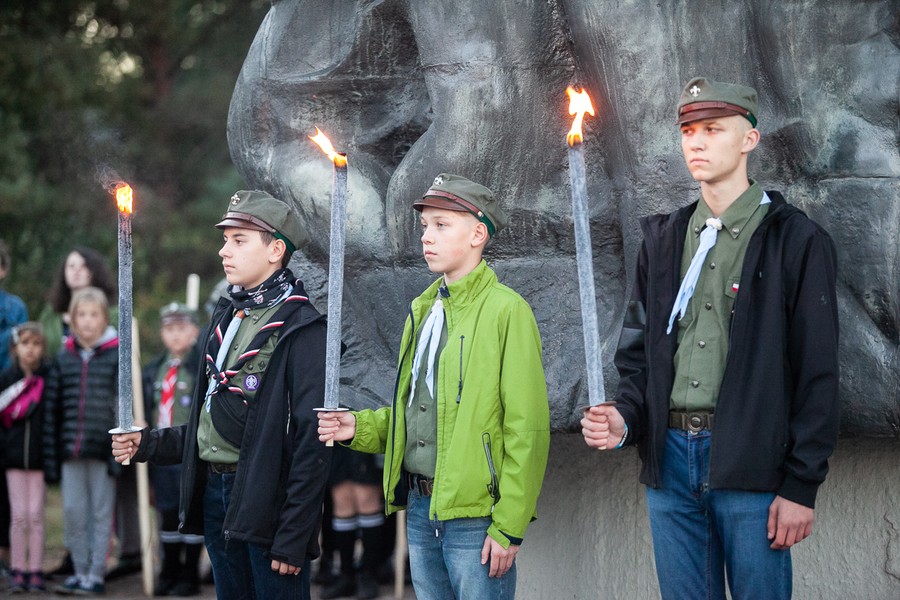 Uroczystość w bydgoskiej „Dolinie Śmierci” połączona ze zbiórką ziemi pod budowę Pomnika Pamięci Ofiar Zbrodni Pomorskiej 1939, fot. Filip Kowalkowski