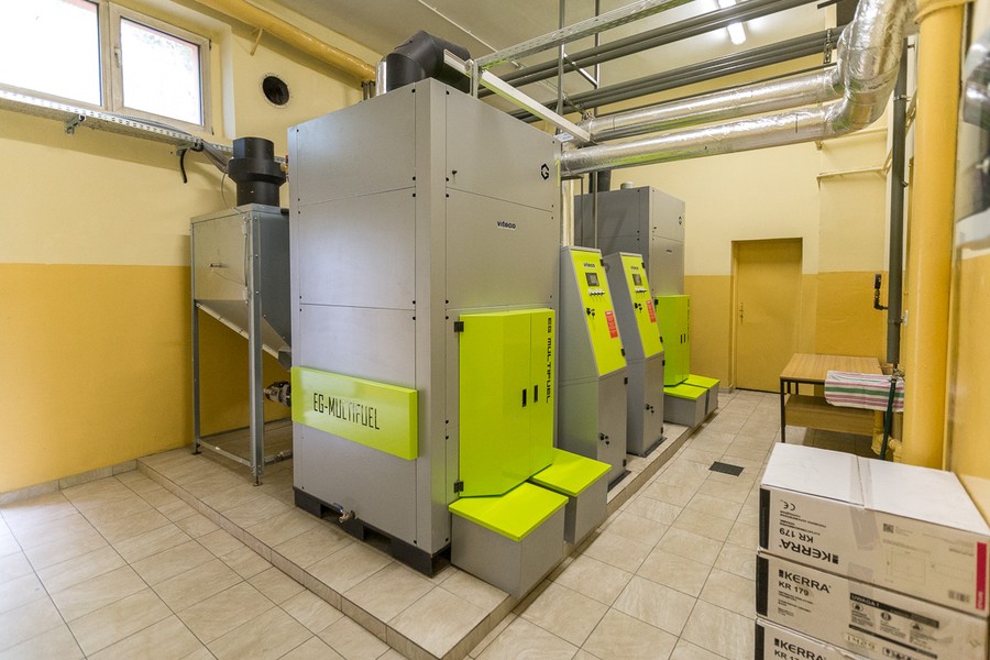 Zespół Szkół Publicznych w Kijewie Królewskim po termomodernizacji, fot. Szymon Zdziebło/Tarantoga.pl