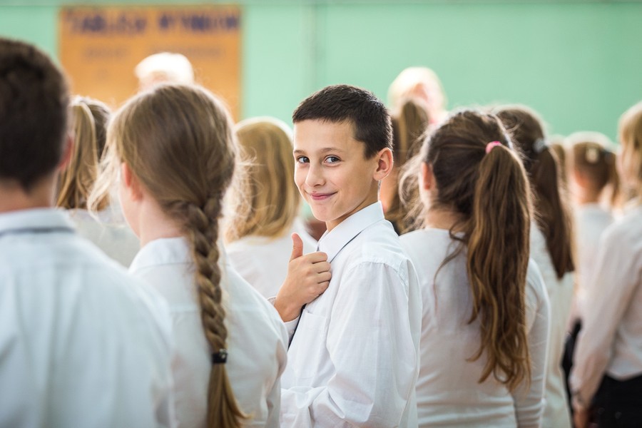 Spotkanie marszałka Piotra Całbeckiego z uczniami Zespołu Szkół Publicznych w Kijewie Królewskim, fot. fot. Szymon Zdziebło/Tarantoga.pl