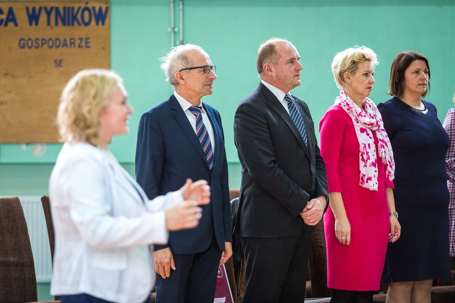Spotkanie marszałka Piotra Całbeckiego z uczniami Zespołu Szkół Publicznych w Kijewie Królewskim, fot. fot. Szymon Zdziebło/Tarantoga.pl