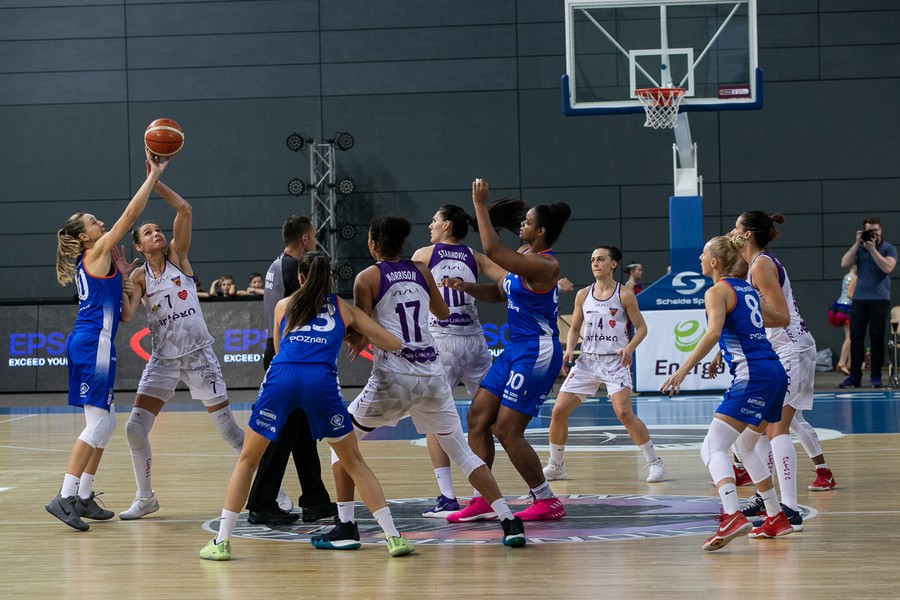 Mecz inaugurujący rozgrywki Basket Ligi Kobiet w Bydgoszczy, fot. Filip Kowalkowski dla UMWKP