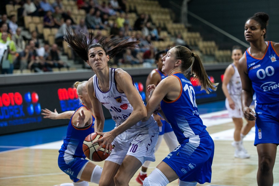 Mecz inaugurujący rozgrywki Basket Ligi Kobiet w Bydgoszczy, fot. Filip Kowalkowski dla UMWKP