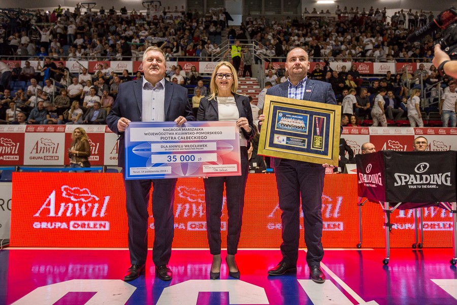 Uroczyste wręczenie nagrody finansowej dla Anwil Włocławek, fot. Szymon Zdziebło/Tarantoga.pl