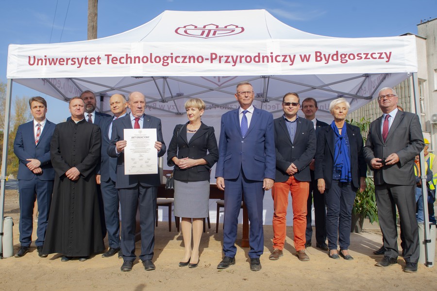 Uroczystości podpisania aktu erekcyjnego oraz wmurowania kamienia węgielnego pod budowę nowych laboratoriów UTP, fot. Ryszard Wszołek