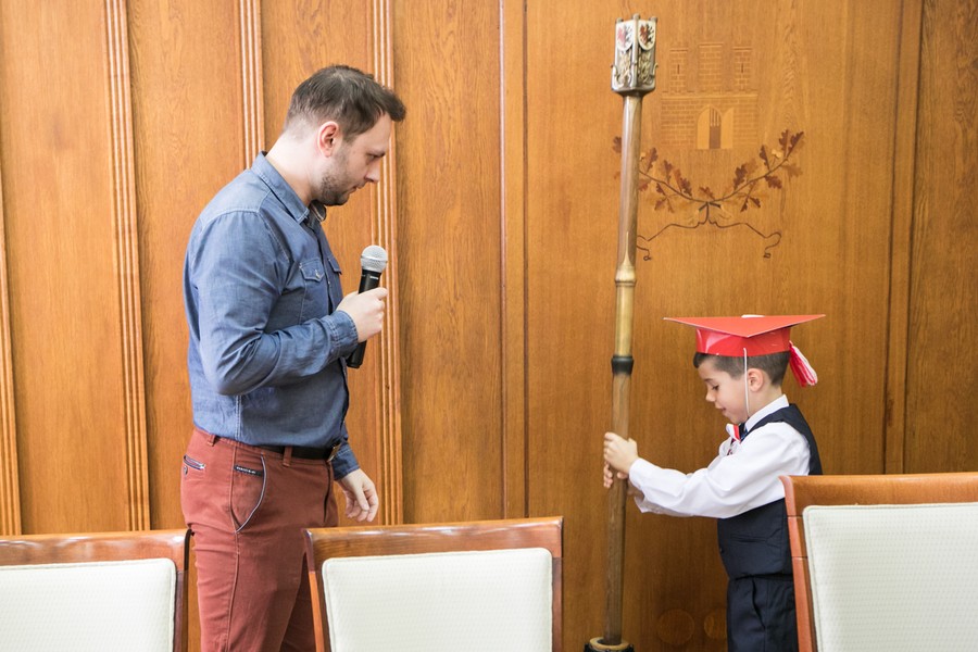 Przedszkolaki zaprezentowały dziś (8 listopada) w Urzędzie Marszałkowskim spektakl z okazji setnej rocznicy odzyskania niepodległości, fot. Andrzej Goiński