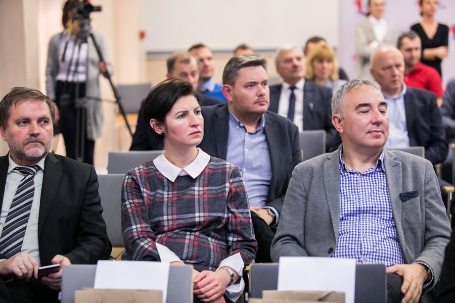 Samorządowcy oraz eksperci i przedstawiciele unijnych instytucji rozmawiają w Toruniu o e-administracji, fot. Andrzej Goiński/UMWKP