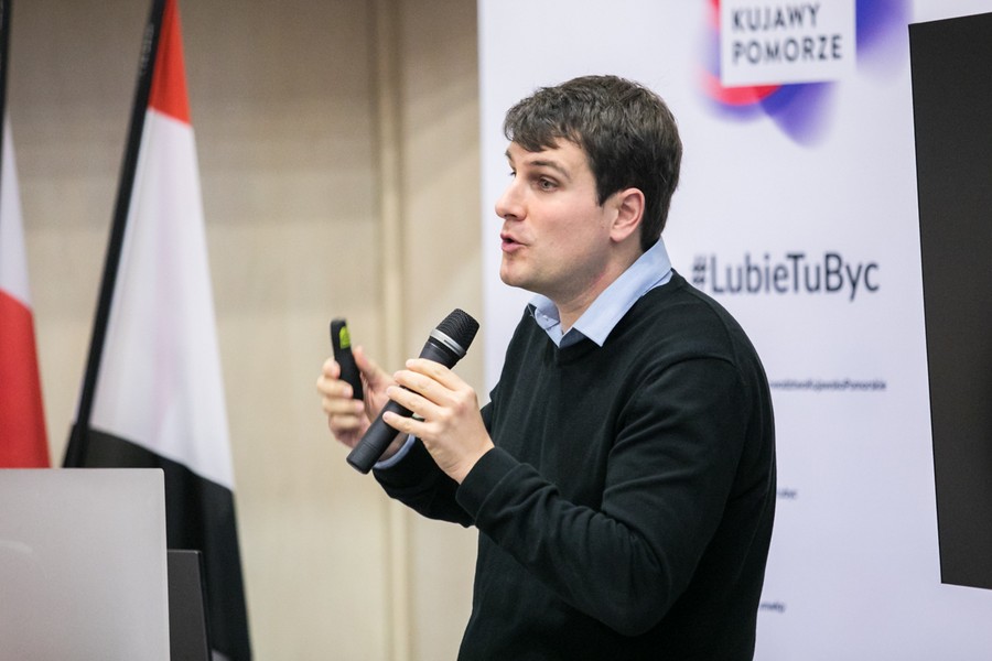 Samorządowcy oraz eksperci i przedstawiciele unijnych instytucji rozmawiają w Toruniu o e-administracji, fot. Andrzej Goiński/UMWKP