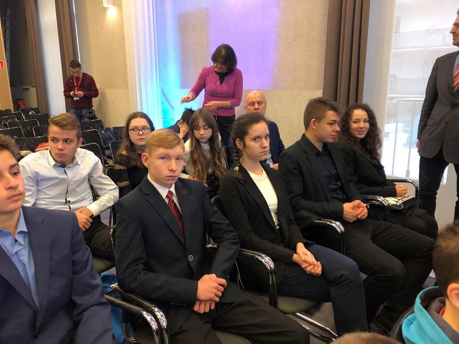 W oczekiwaniu na rozpoczęcie uroczystości