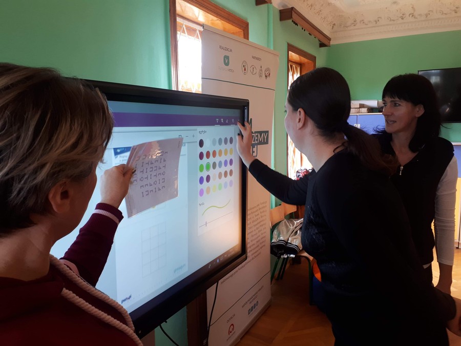 Poznawanie możliwości tablicy multimedialnej