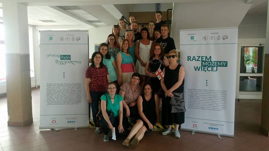 Uczestnicy projektu z Polski i Gruzji w Korczaku