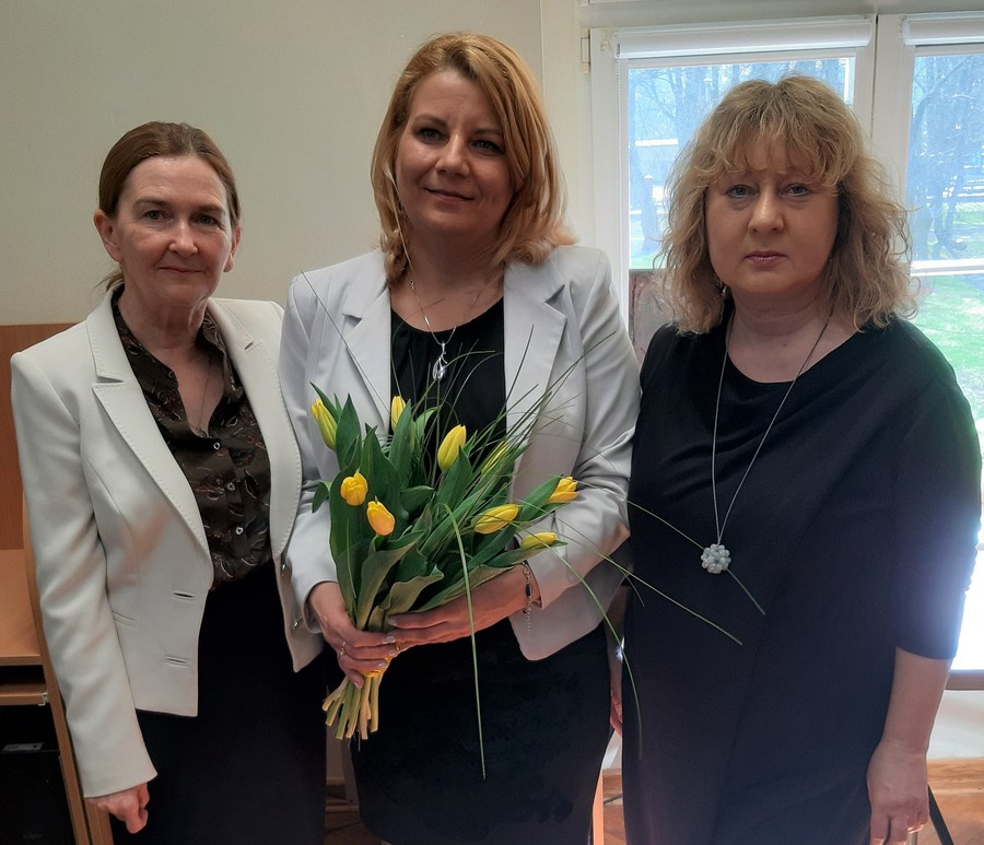Sylwia Szczuraszek z Dyrektor Urszulą Majewską i Lucyną Gąsiorowska-nauczycielem Medyka, fot. Agata Pasternak