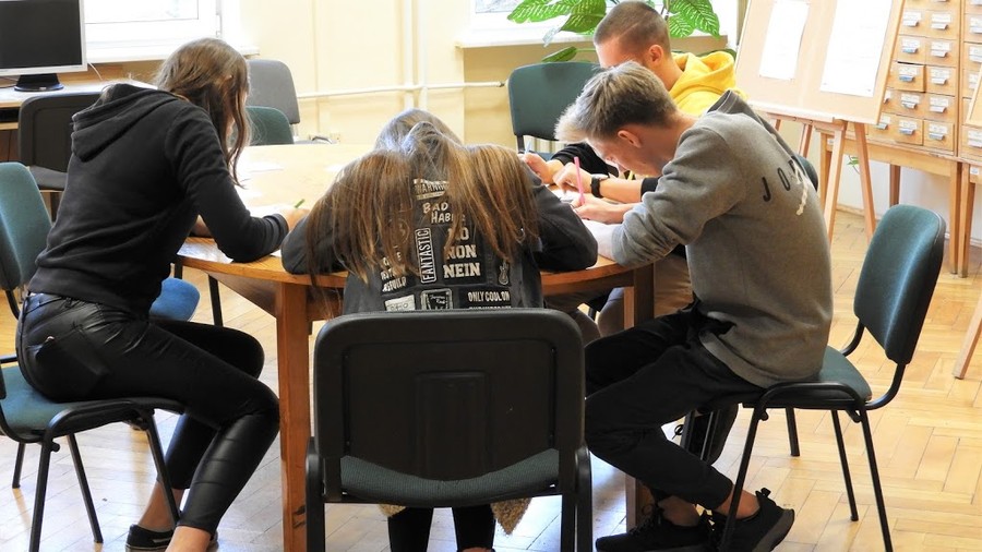 Krzyżówki i rebusy dla młodzieży