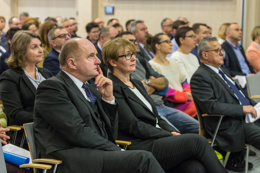 Spotkanie konsultacyjne w Toruniu i poprzedzająca je konferencja prasowa marszałka województwa, fot. Szymon Zdziebło/tarantoga.pl dla UMWKP