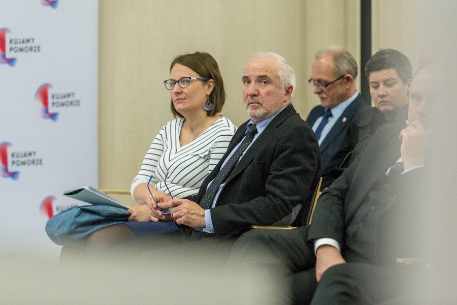 Spotkanie konsultacyjne w Toruniu i poprzedzająca je konferencja prasowa marszałka województwa, fot. Szymon Zdziebło/tarantoga.pl dla UMWKP