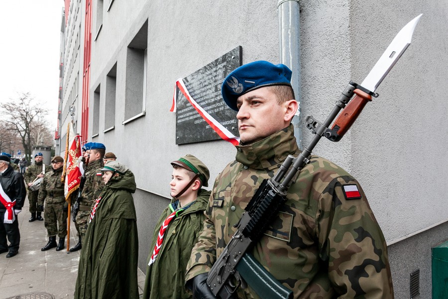 Uroczyste odsłonięcie tablicy na budynku przy ul. ks. Ryszarda Markwarta 4 w Bydgoszczy, fot. Filip Kowalkowski