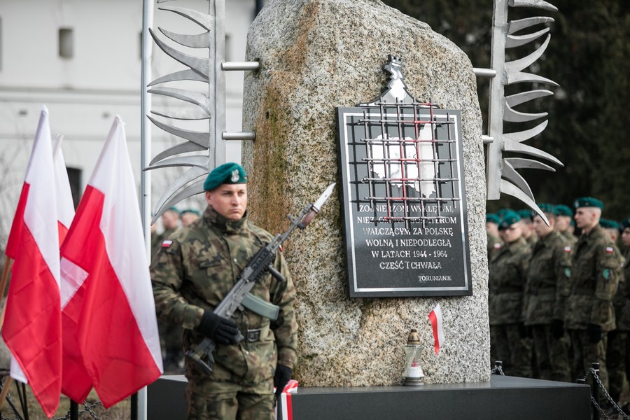 Uroczystości przed Pomnikiem Żołnierzy Wyklętych w Toruniu, fot. Andrzej Goiński